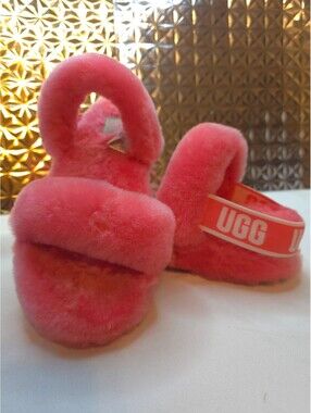 UGG Oh Yeah Pink Sheepskin Strappy Slide Slippers Women’s US 9